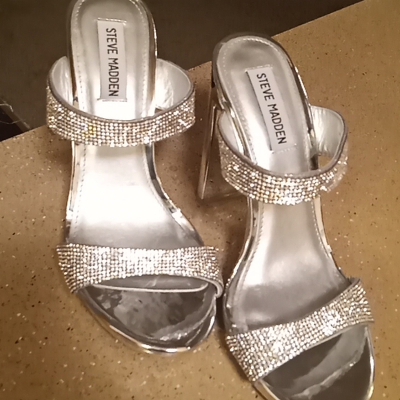 Shoes - Picture 2 of 4